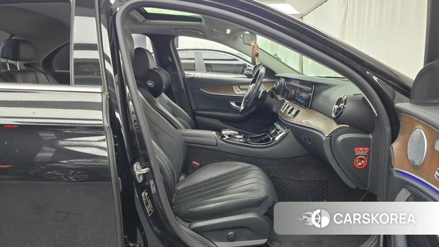 Mercedes-Benz E-Class W213 2018 Черный из Кореи, фото 2