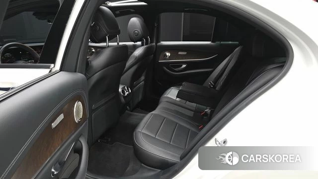 Mercedes-Benz E-Class W213 2023 Белый из Кореи, фото 2