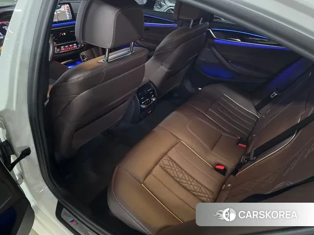 BMW 5 Series (G30) 2022 Белый из Кореи, фото 2