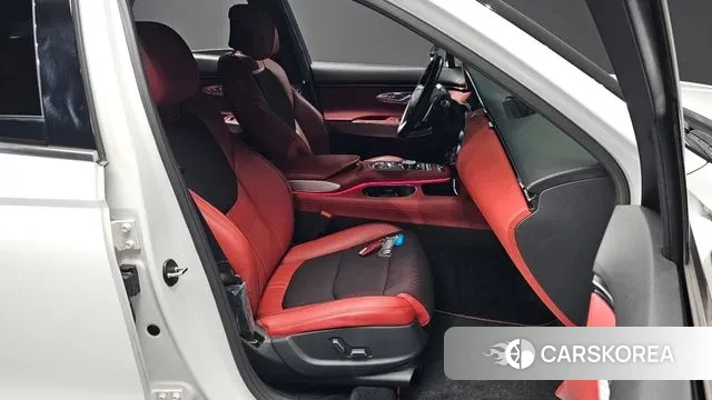 Genesis GV70 2023 Белый из Кореи, фото 2