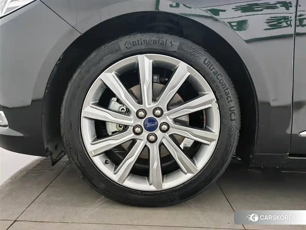 Ford Taurus 2021 Черный из Китая, фото 2