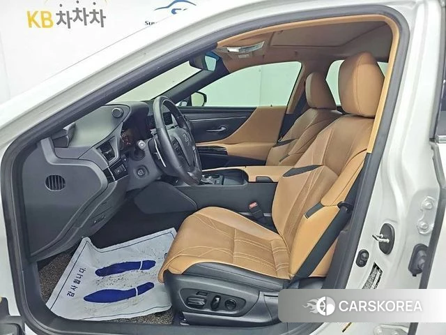 Lexus ES300h 7th generation 2023 Белый из Кореи, фото 2