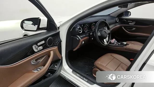 Mercedes-Benz E-Class W213 2018 Белый из Кореи, фото 2