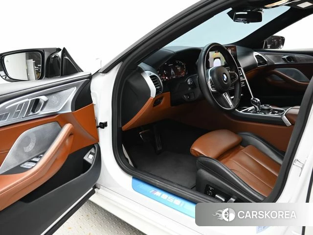 BMW 8 Series (G15) 2024 Белый из Кореи, фото 2