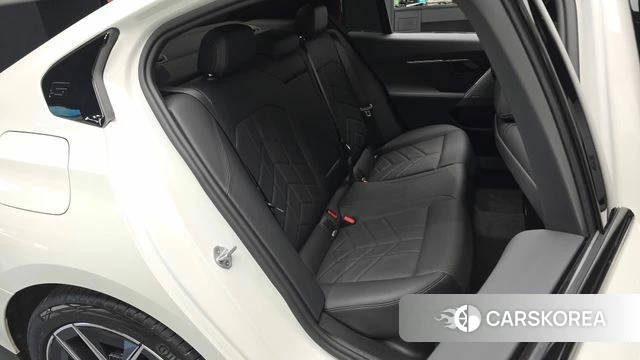 BMW 5 Series (G60) 2023 Белый из Кореи, фото 2
