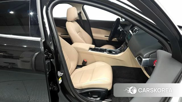 Jaguar XE 2018 Черный из Кореи, фото 2