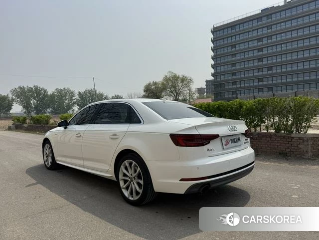 Audi A4L 2018 Белый из Китая, фото 2