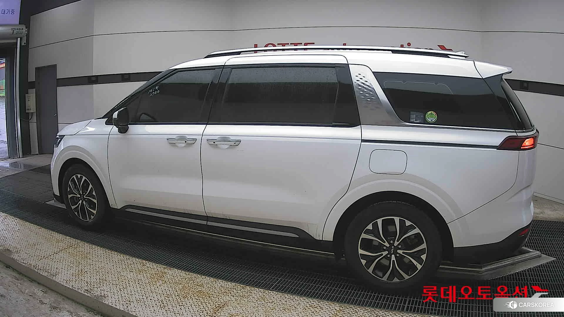 Kia Carnival 2023 Белый из Кореи, фото 2