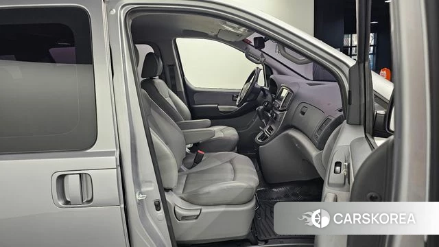 Hyundai The New Grand Starex 2021 Серебристо-серый из Кореи, фото 2