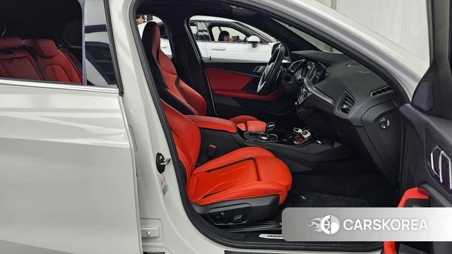 BMW 1 Series (F40) 2022 Белый из Кореи, фото 2
