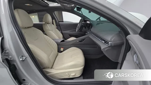 Hyundai The New Avante (CN7) 2024 Серебристо-серый из Кореи, фото 2