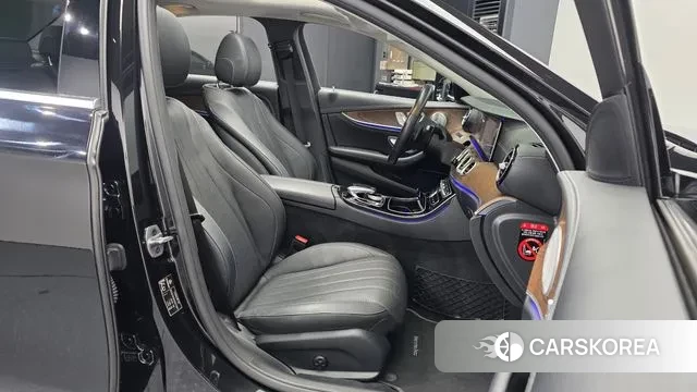 Mercedes-Benz E-Class W213 2019 Черный из Кореи, фото 2