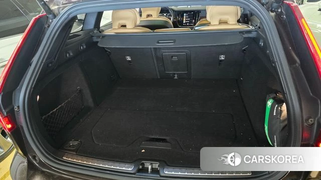 Volvo V60 Cross-Country 2nd Generation 2021 Коричневый из Кореи, фото 2