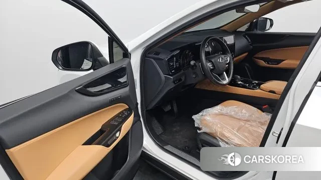 Lexus NX350h Second generation 2024 Белый из Кореи, фото 2