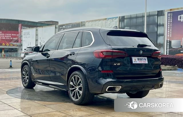 BMW X5 2023 Черный из Китая, фото 2