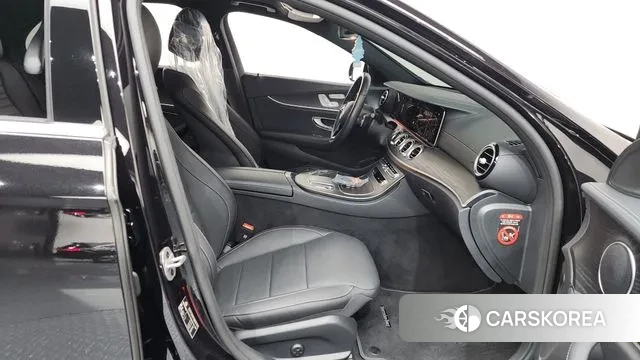 Mercedes-Benz E-Class W213 2023 Черный из Кореи, фото 2