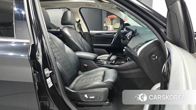 BMW X3 (G01) 2021 Черный из Кореи, фото 2