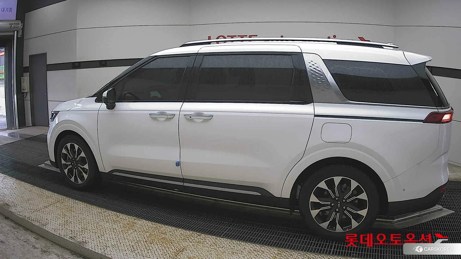 Kia Carnival 2022 Белый из Кореи, фото 2