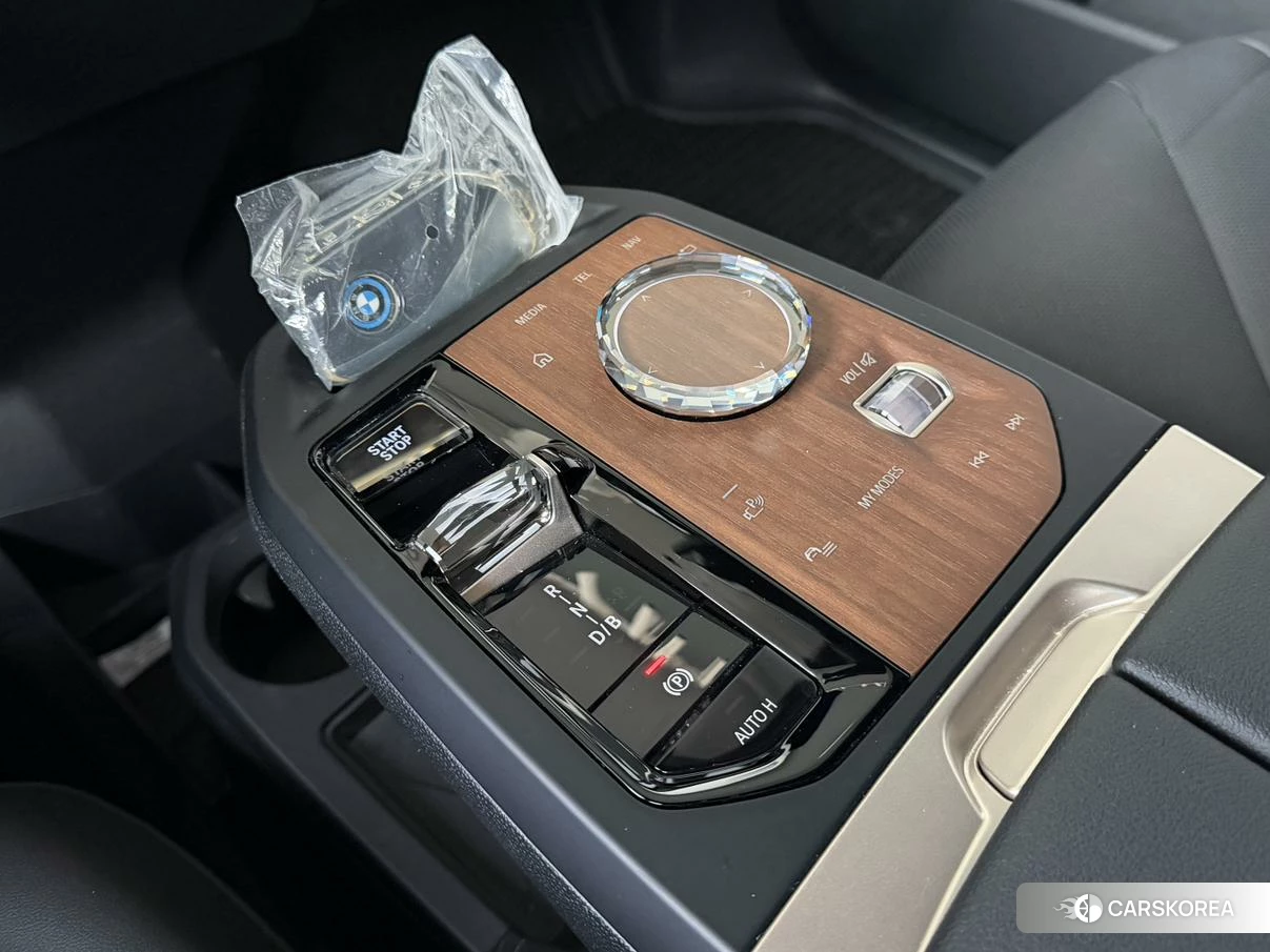 BMW iX 2023 Коричневый из Китая, фото 2
