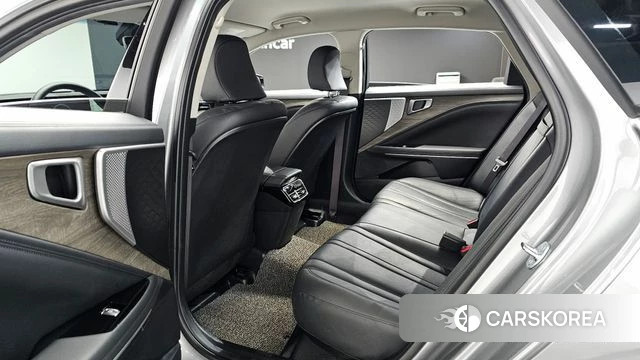 Kia K8 2024 Серебристо-серый из Кореи, фото 2