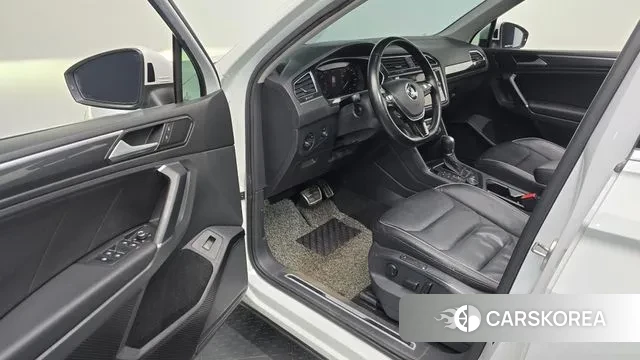 Volkswagen Tiguan second Generation 2018 Белый из Кореи, фото 2