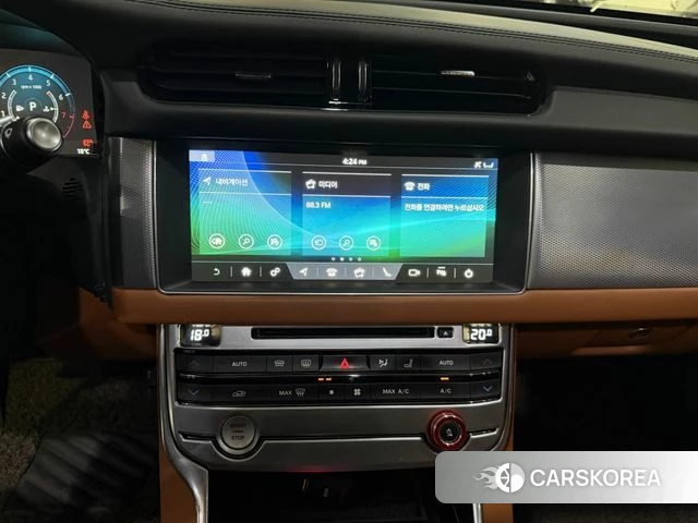 Jaguar XF (X260) 2018 Белый из Кореи, фото 2