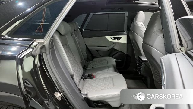 Audi Q8 (4M) 2023 Черный из Кореи, фото 2