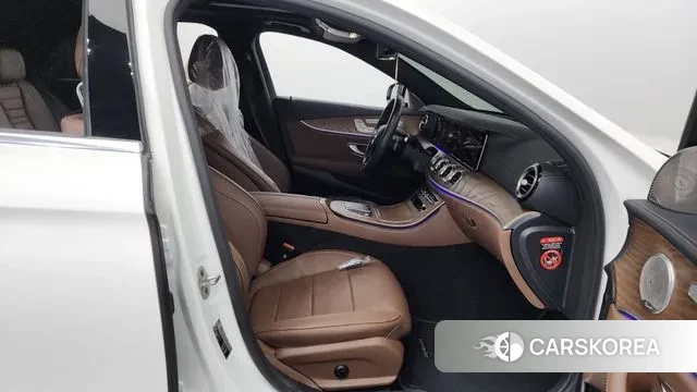 Mercedes-Benz E-Class W213 2023 Белый из Кореи, фото 2