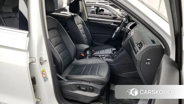 Volkswagen Tiguan second Generation 2023 Белый из Кореи, фото 2