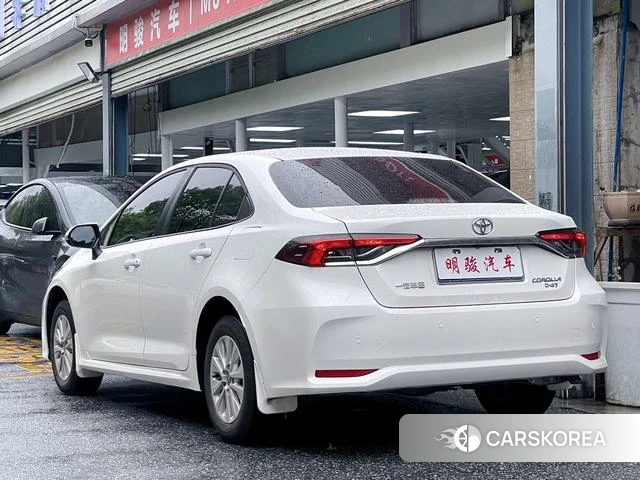 Toyota Corolla 2024 Белый из Китая, фото 2