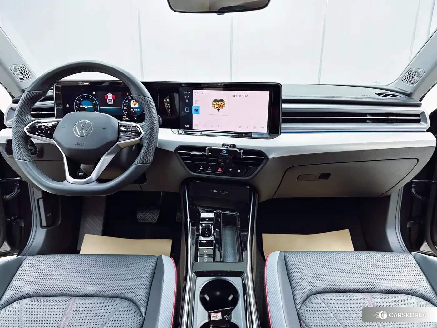 Volkswagen Lamando 2023 Silver/gray из Китая, фото 2