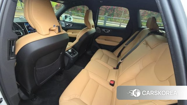 Volvo XC60 second Generation 2023 Белый из Кореи, фото 2