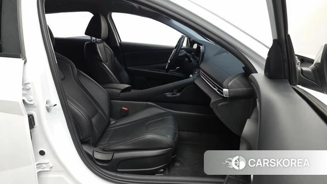 Hyundai The New Avante (CN7) 2023 Белый из Кореи, фото 2