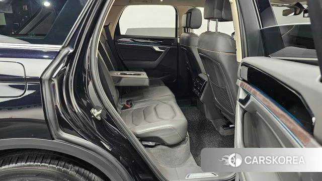 Volkswagen Touareg 3rd generation 2020 Черный из Кореи, фото 2