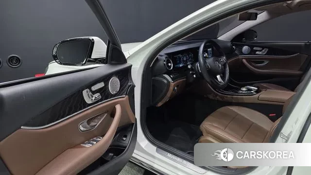 Mercedes-Benz E-Class W213 2018 Белый из Кореи, фото 2