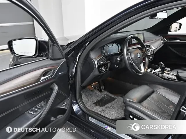 BMW 5 Series (G30) 2018 Черный из Кореи, фото 2