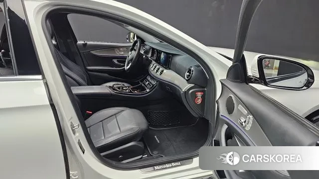 Mercedes-Benz E-Class W213 2018 Белый из Кореи, фото 2