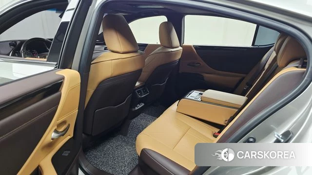 Lexus ES300h 7th generation 2020 Песочный из Кореи, фото 2