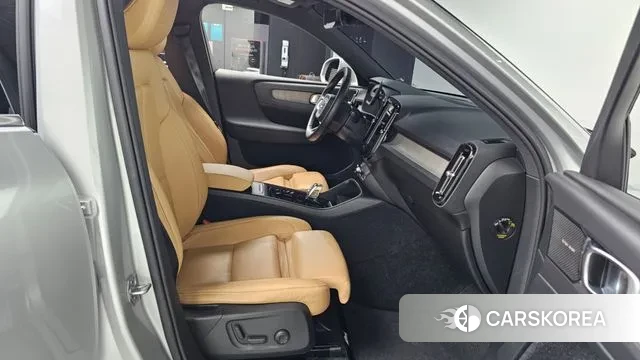 Volvo XC40 2019 Серебряный из Кореи, фото 2