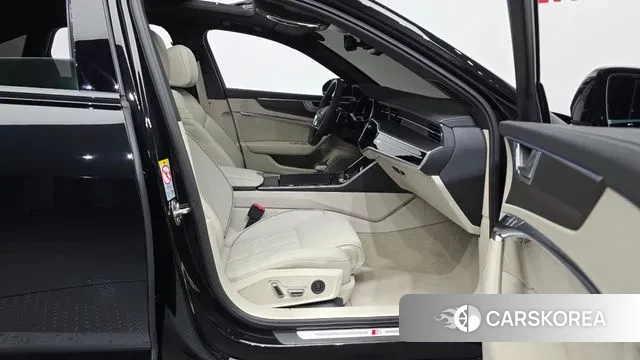 Audi A6 (C8) 2025 Черный из Кореи, фото 2