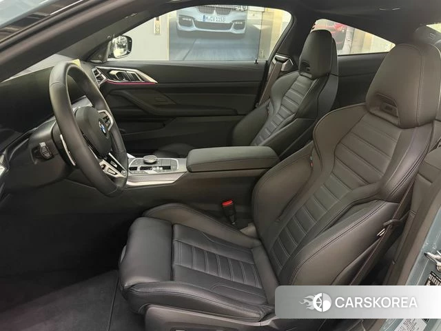 BMW 4 Series (G22) 2025 Небесно-голубой из Кореи, фото 2