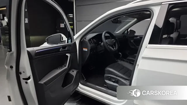 Volkswagen Tiguan second Generation 2022 Белый из Кореи, фото 2