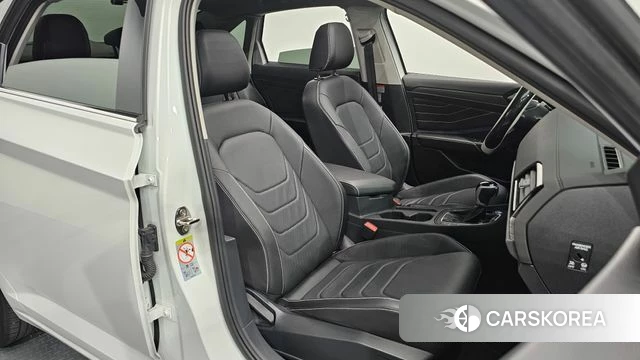 Volkswagen 7th Generation of Jetta 2024 Белый из Кореи, фото 2