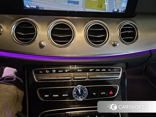 Mercedes-Benz E-Class W213 2018 Белый из Кореи, фото 2