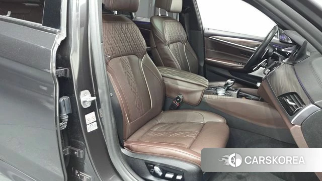 BMW 5 Series (G30) 2018 Серый из Кореи, фото 2