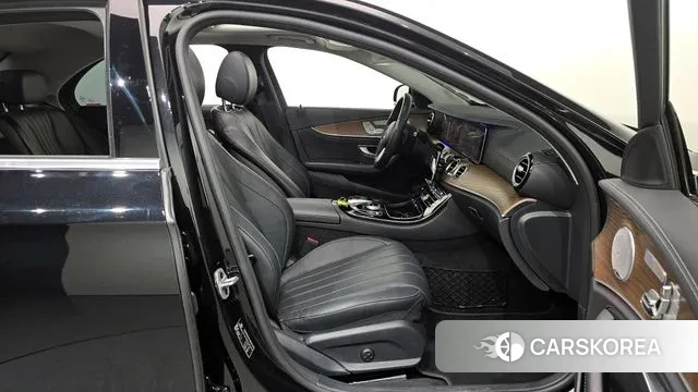 Mercedes-Benz E-Class W213 2020 Черный из Кореи, фото 2