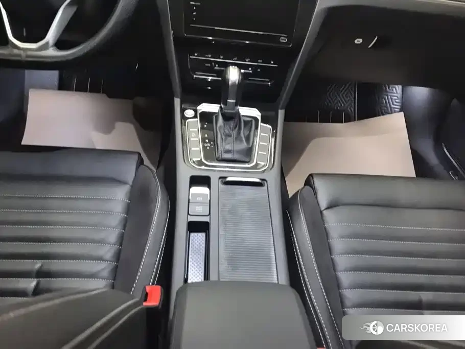 Volkswagen Magotan 2022 Черный из Китая, фото 2