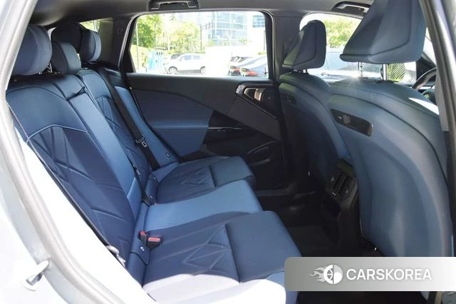 BMW X3 2025 Серебристо-серый из Китая, фото 2
