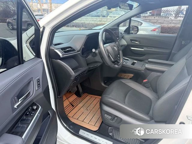 Toyota Grevia 2023 Белый из Китая, фото 2