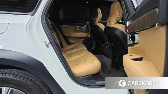 Volvo V90 Cross-Country 2024 Белый из Кореи, фото 2